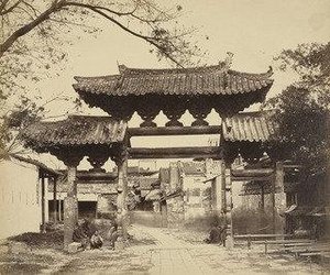 East Street From Yamun, Canton — Felice Beato