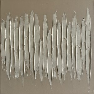 Ecos Monolíticos De Crema Y Topo En Relieve Escultórico Vertical De Impasto — David Moreau, Plaster & Texture Art