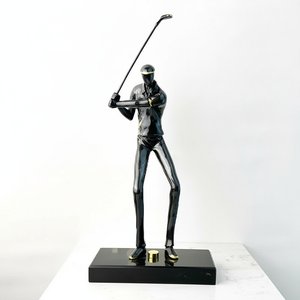 Bronze Golfer Sculpture – Dynamic Precision, Modern & Minimalist