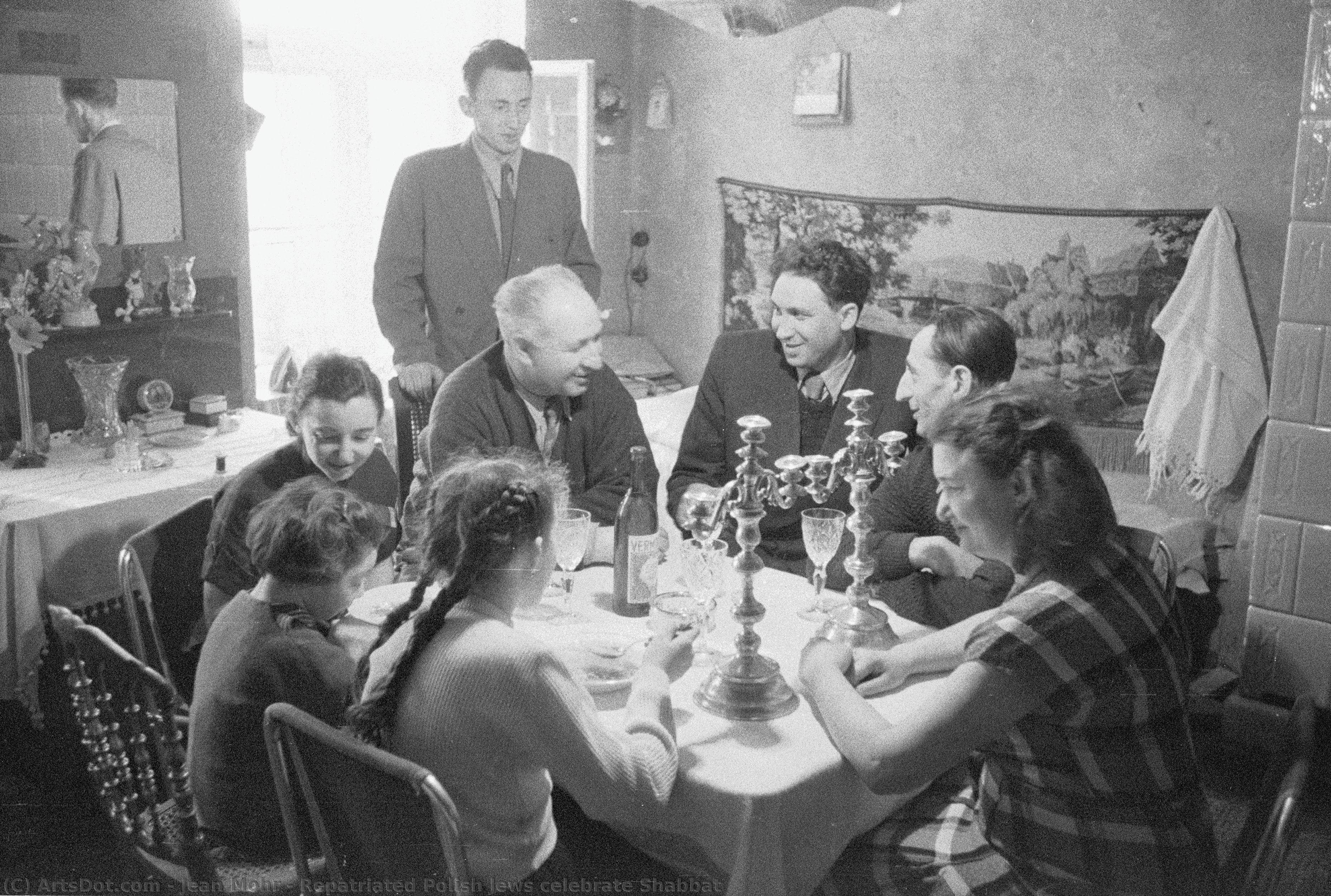 Jean Mohr, Repatriated Polish Jews celebrate Shabbat