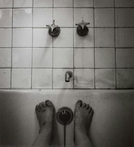 El Baño De Frida (frida’s Bathroom), Coyoacán — Graciela Iturbide